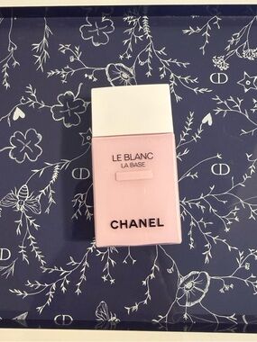 CHANEL Le Blanc La Base BrighMakeup Primer